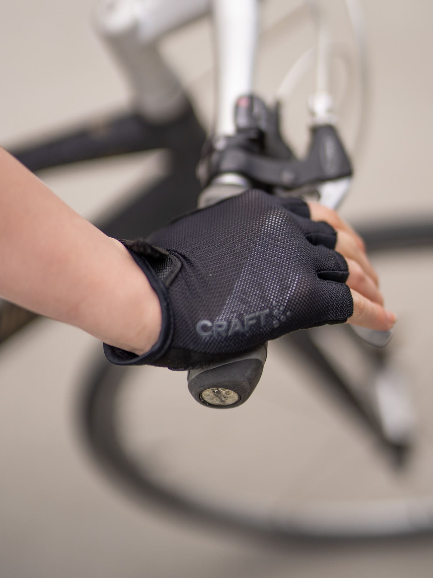 Essence Glove