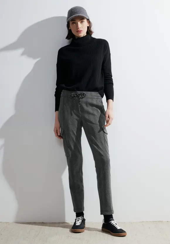 Casual Fit Cargohose - Black