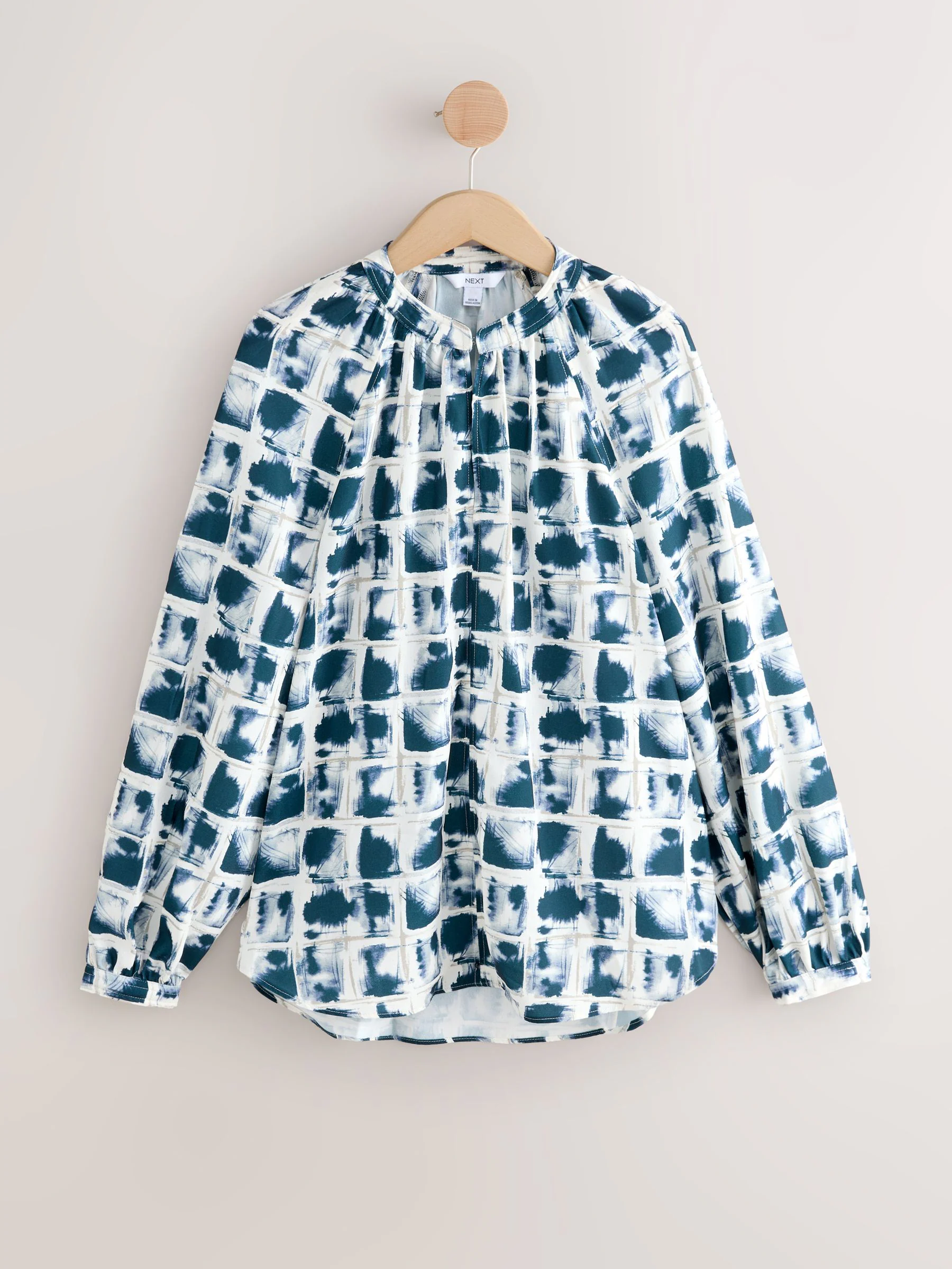 Ecru/marineblauw rasterprint - Blouse met V-hals en lange mouwen