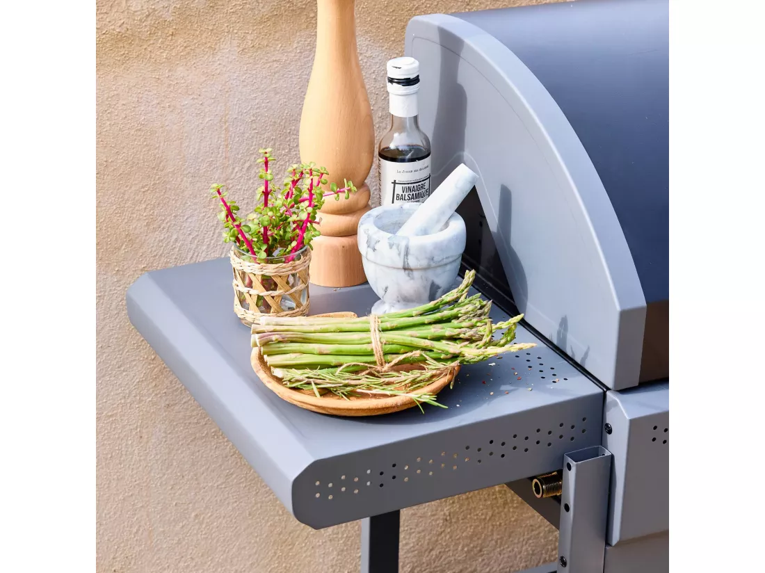 Barbecue au gaz Edmond noir. 4 brûleurs + 1 feu latéral. avec thermomètre. L 122x P62 x H143 cm