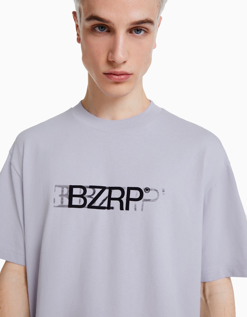 Camiseta boxy fit com estampa BERSHKA ft. BIZARRAP