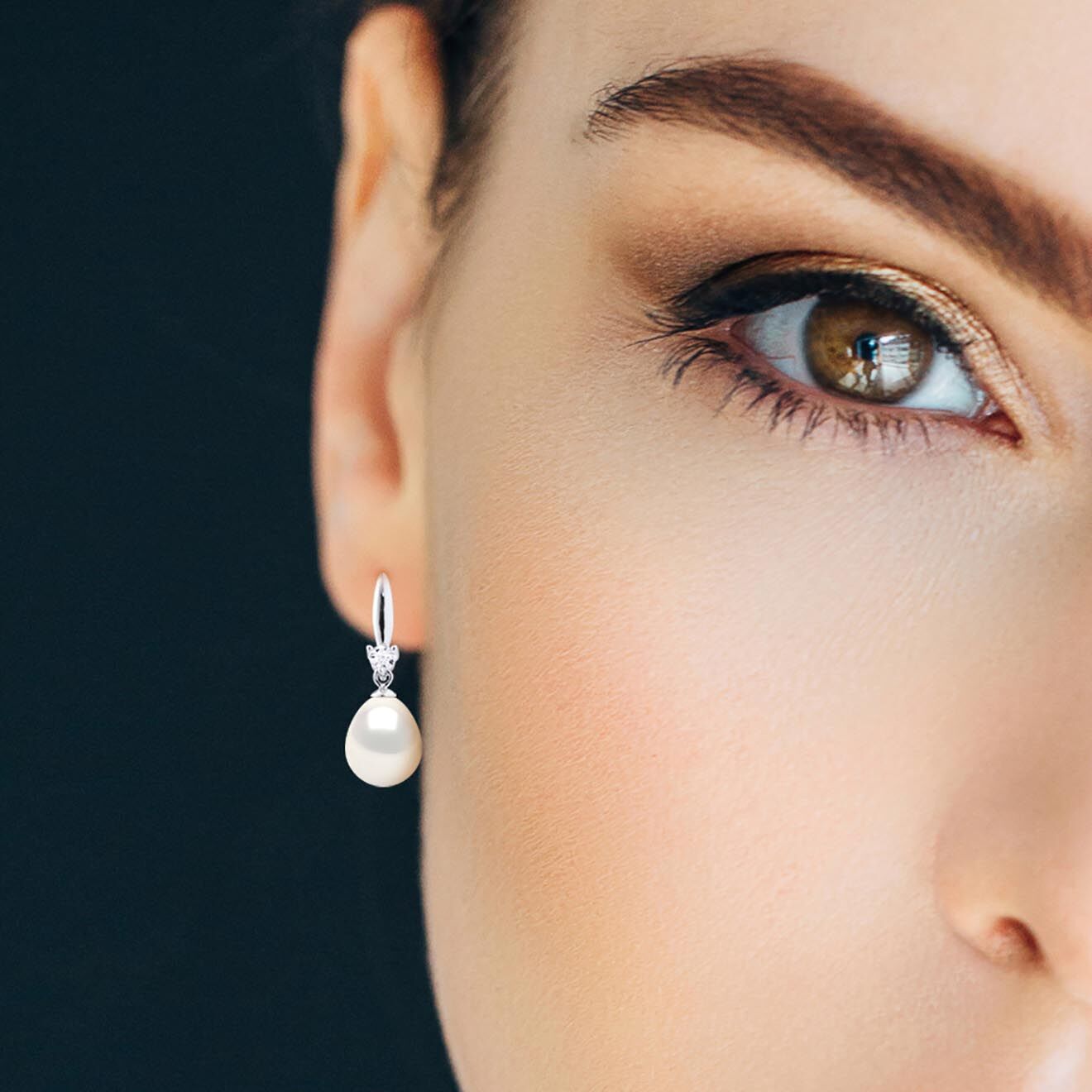 Mitzuko Boucles d'Oreilles Argent Rhodié, Zircone & Perles d'Eau Douce poires blanc naturel