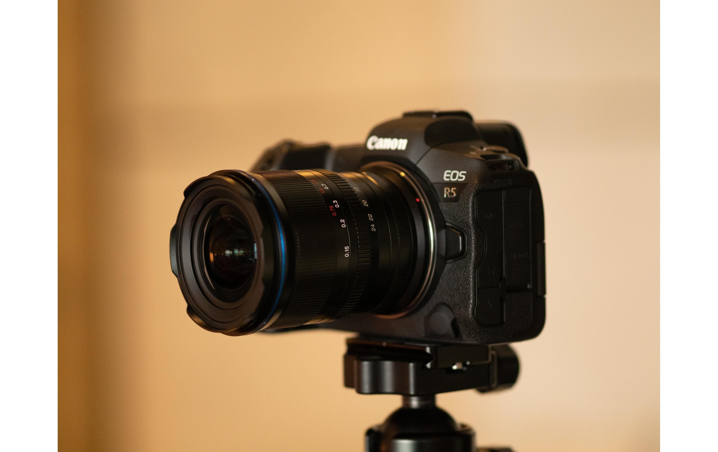 Zoomobjektiv 12-24 mm F/5.6 Zoom – Canon RF<br>Ultraweitwinkel-Zoomobjektiv für spiegellose Kameras