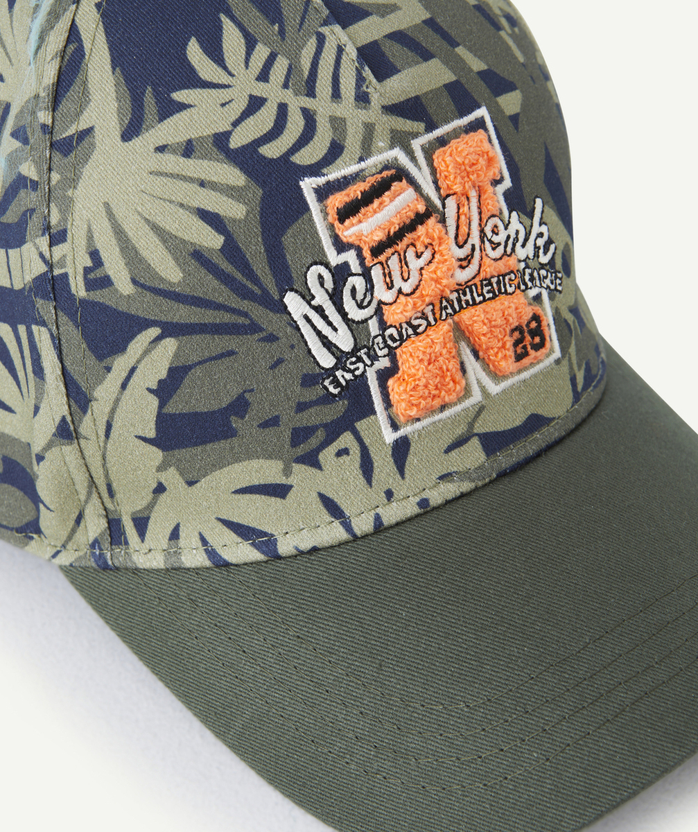CASQUETTE GARÇON KAKI ET FEUILLES AVEC PATCH EN BOUCLETTE ORANGE
