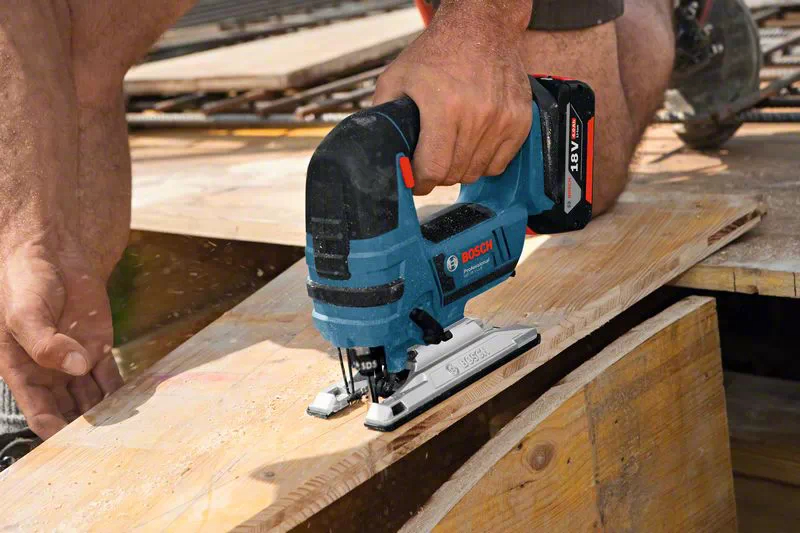 Bosch Combo Kit 5 18V Tools: GSR 18V-55 + GWS 18V-10 + GKS 18V-57-2 + GSA 18V-LI + GST 18V-125 B + 3 4.0 AH Batteries + GAL 1880CV + BAG L (C) Professional