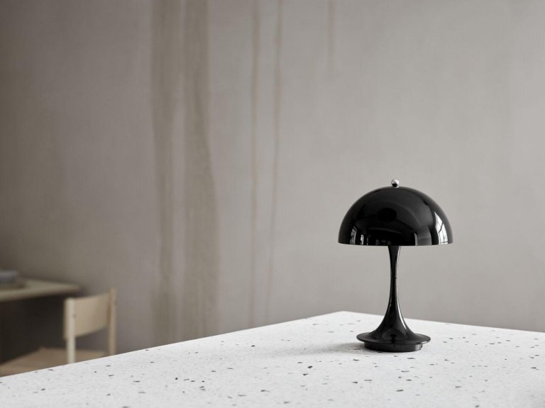 Louis Poulsen Panthella tafellamp V2 Ø16 LED oplaadbaar opaal