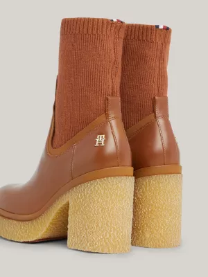 Botas de cano alto com sola de crepe de couro