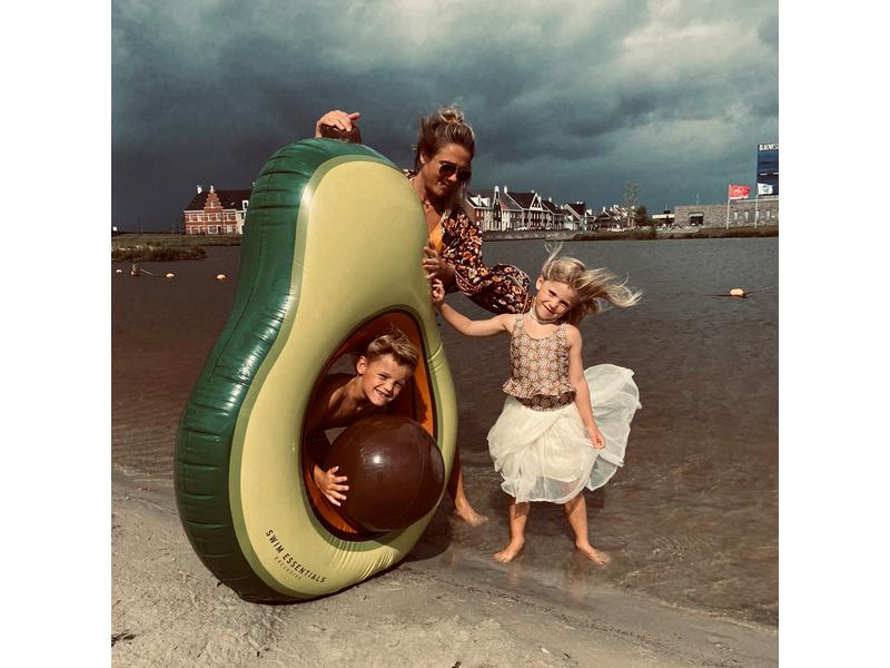 Swim Essentials Luftmatratze Avocado Aufblasbare Luftmatratze mit Strandball