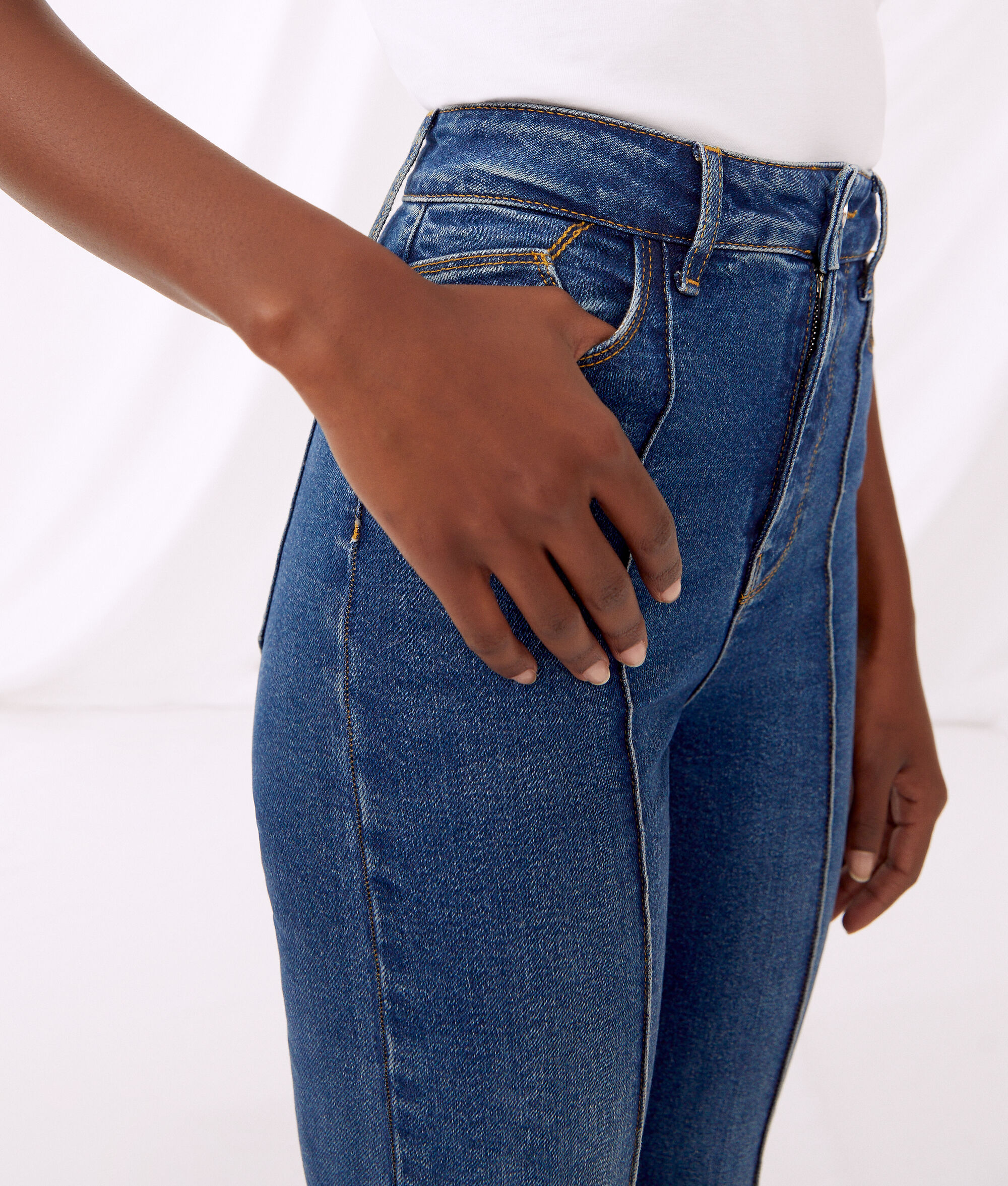 PANTALON EN JEAN TAILLE HAUTE KARL x AMBER VALLETTA