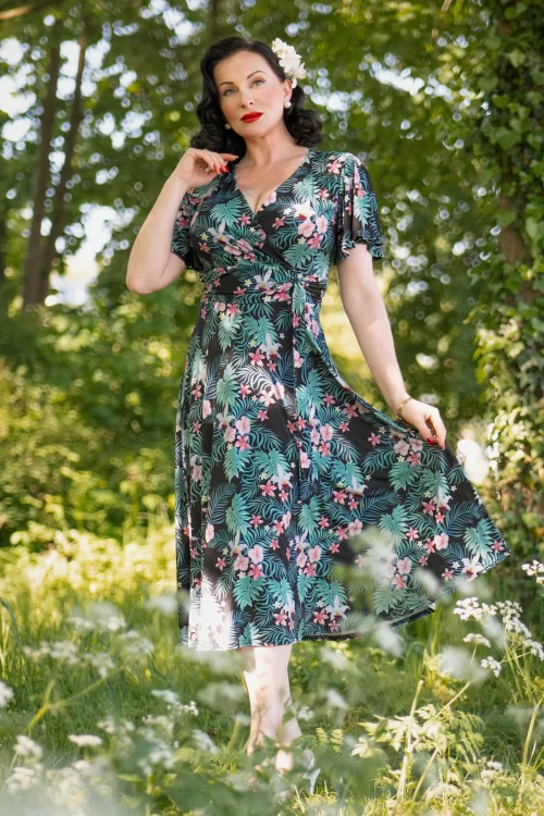 Vintage Chic for Topvintage Irene tropische gebloemde overslagswingjurk in zwart