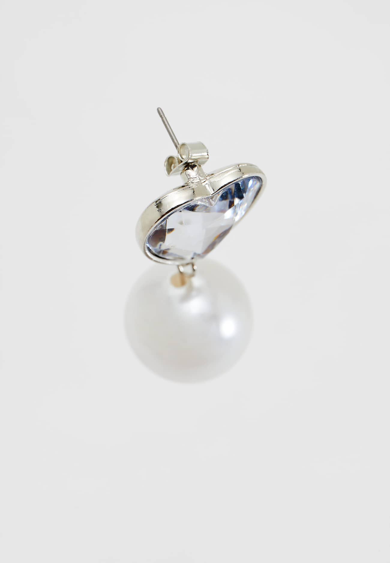 Brincos de coração com pérolas artificiais e strass