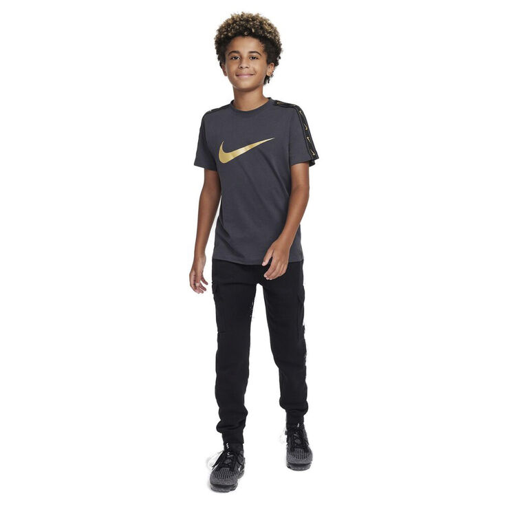 Nike Sportswear Repeat T Shirt Sort