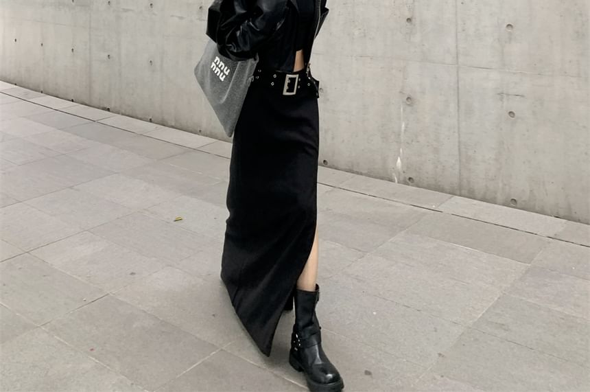 OUREA - Kraagvormig, effen imitatieleren cropped bikerjack met rits / Maxi A-lijn rok met split en riem