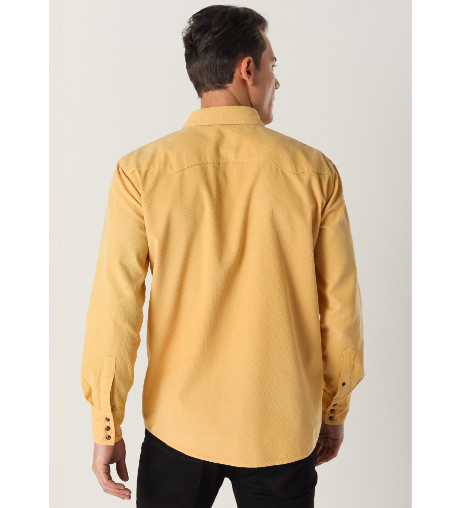 Camisa Lois Amarela de Manga Comprida em Micro Veludo Cotelê
