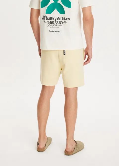 Basic sweat short geel (GEE)