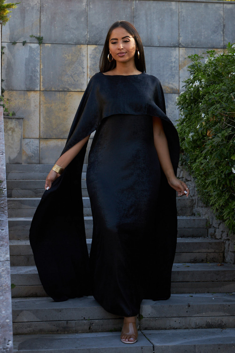 Robe pailleté noir à cape