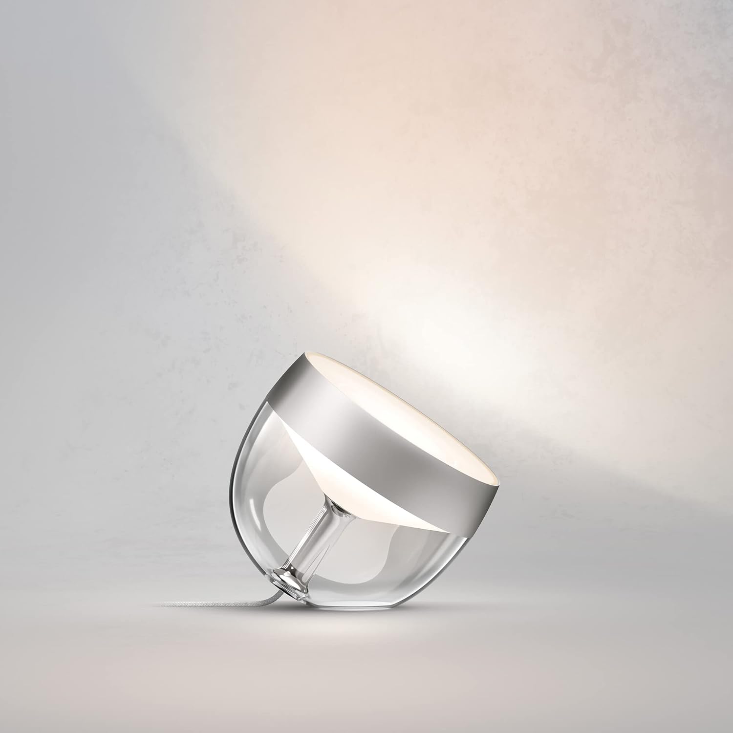 Philips Hue White & Color Ambiance Iris Tischleuchte Special Edition Silber 520lm, dimmbar, 16 Mio. Farben, steuerbar via App, kompatibel mit Amazon Alexa