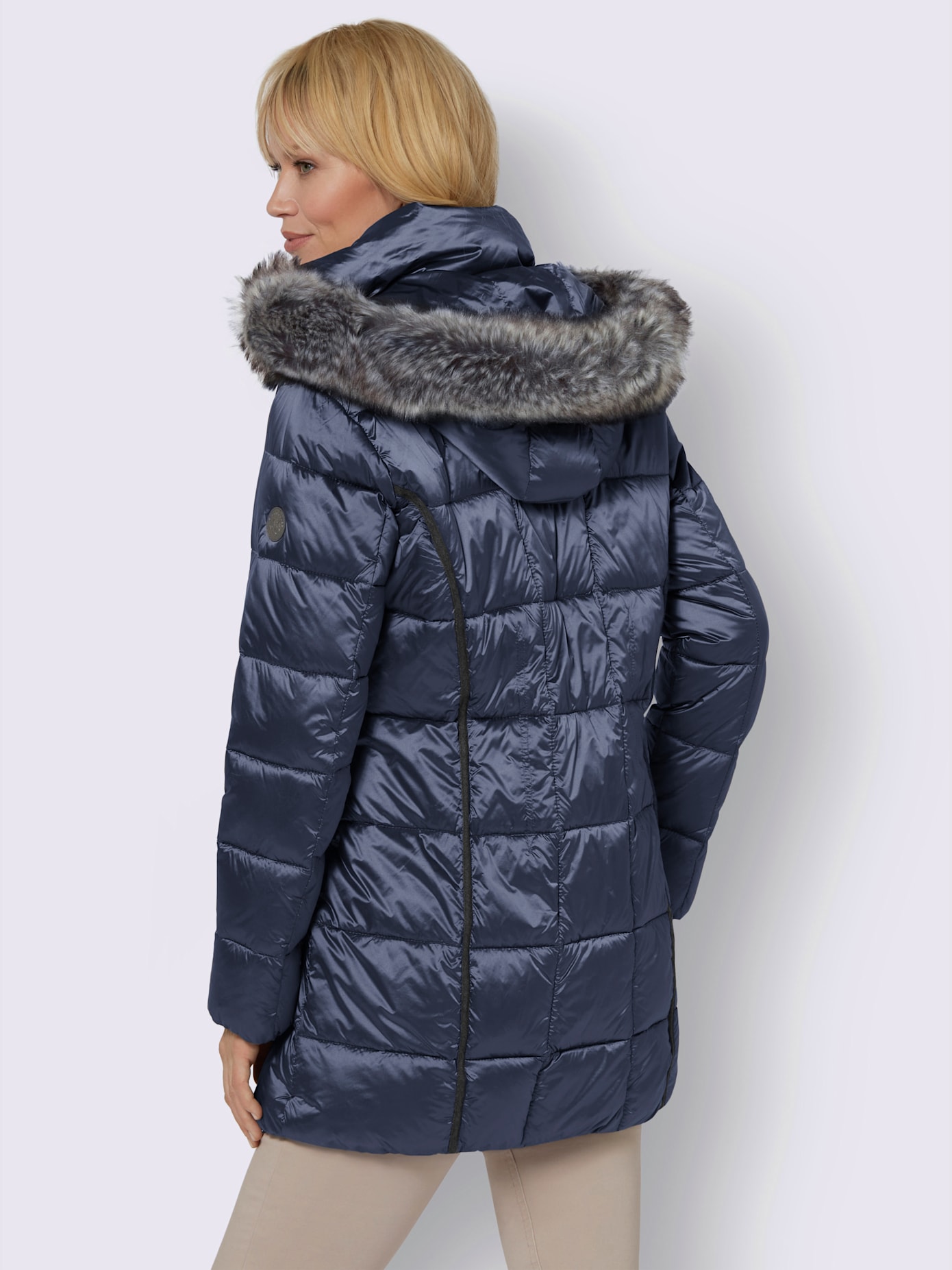 Manteau rembourré aspect brillant avec capuche en fausse fourrure