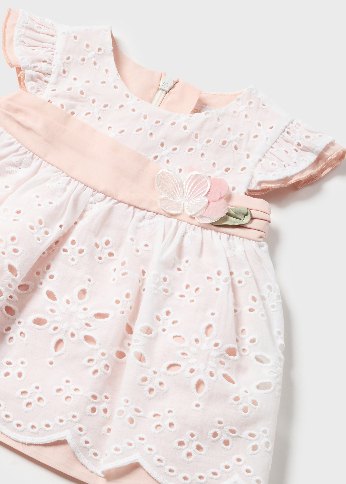 Vestido perfurado nude para recém-nascido da Better Cotton