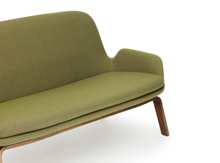 Normann Copenhagen Era Sofa bank met walnoten onderstel tango leather bruin