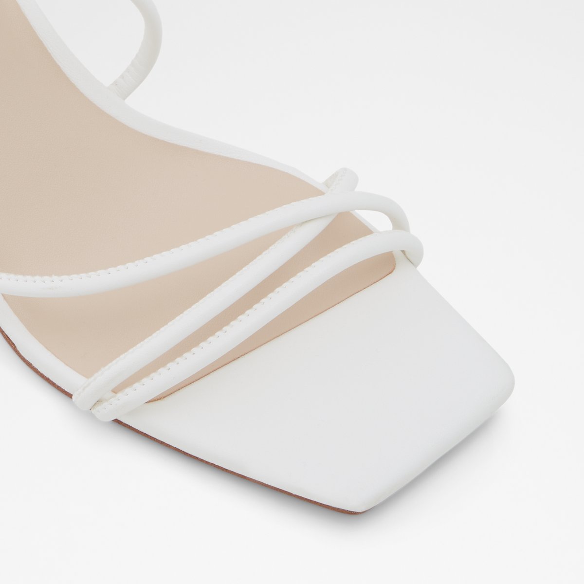 Pythodina White Women Kitten heels