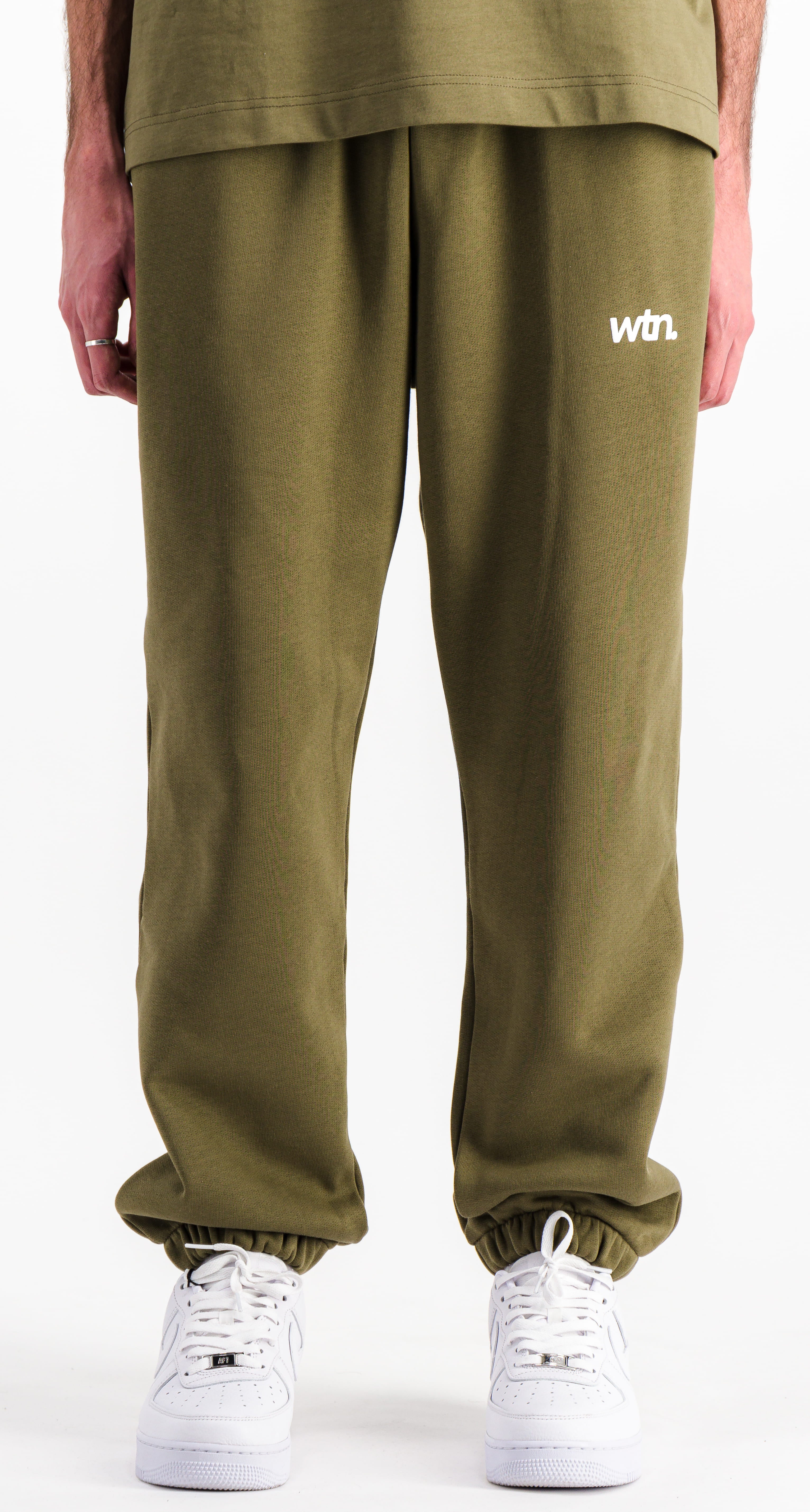 Sweatpants L’Uniforme Olive (2023) - 48h Delivery
