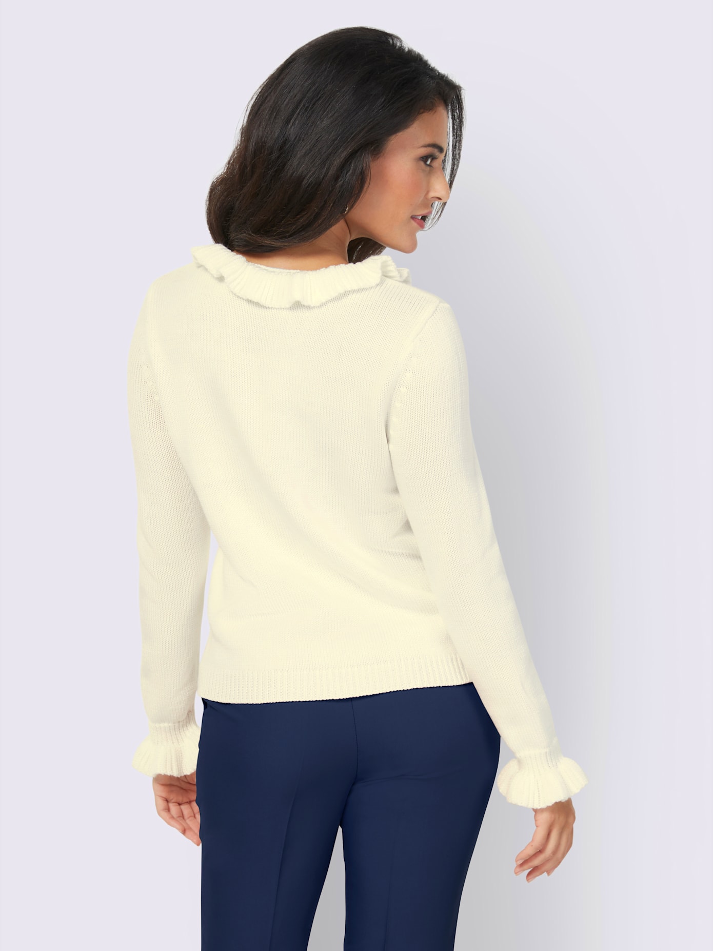 Pull encolure en v féminine avec charmant col montant volanté