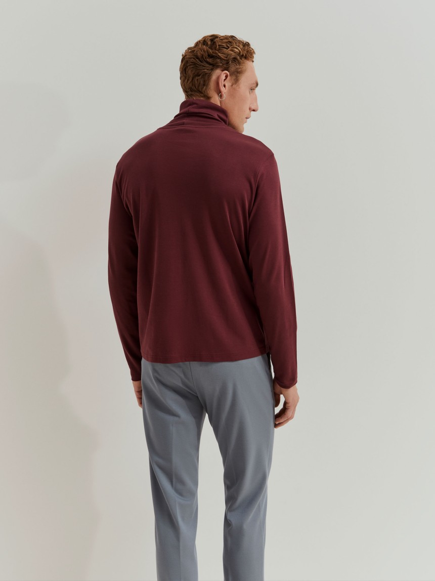 Camisola básica de gola alta em algodão
