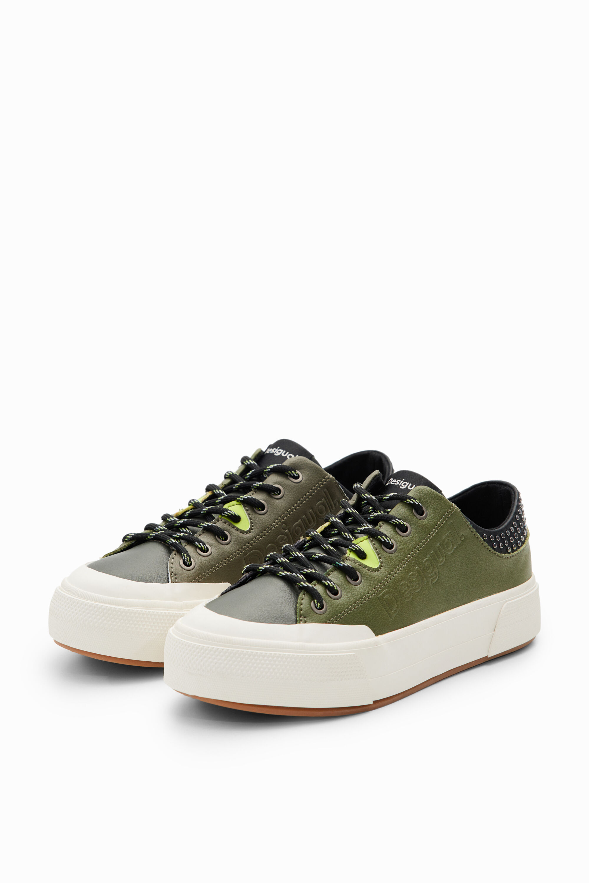 Baskets plateforme clous