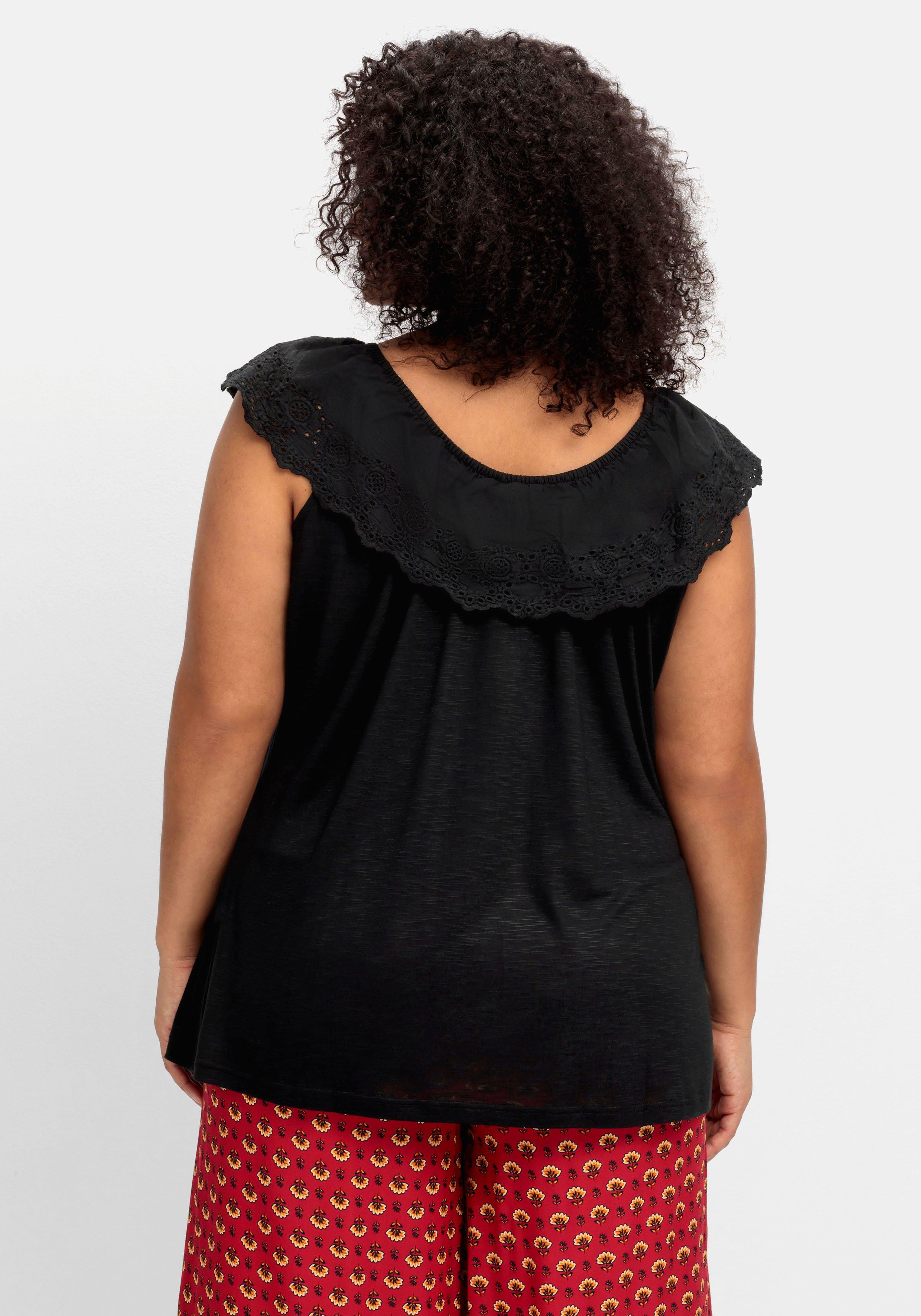 T-Shirt mit Lochstickerei und Carmen-Ausschnitt