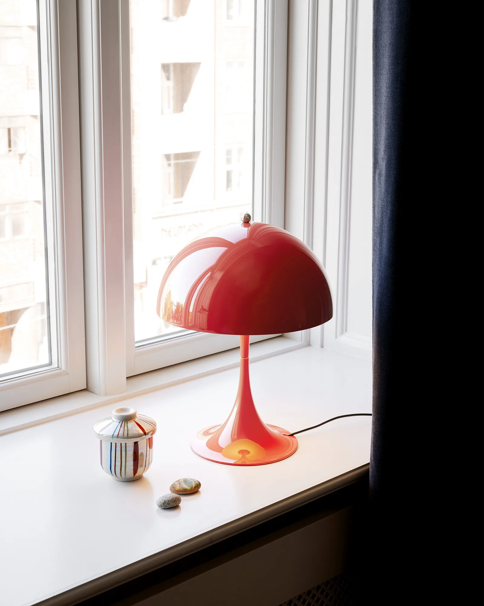 Louis Poulsen Panthella 250 Table Lamp - Universal Plug