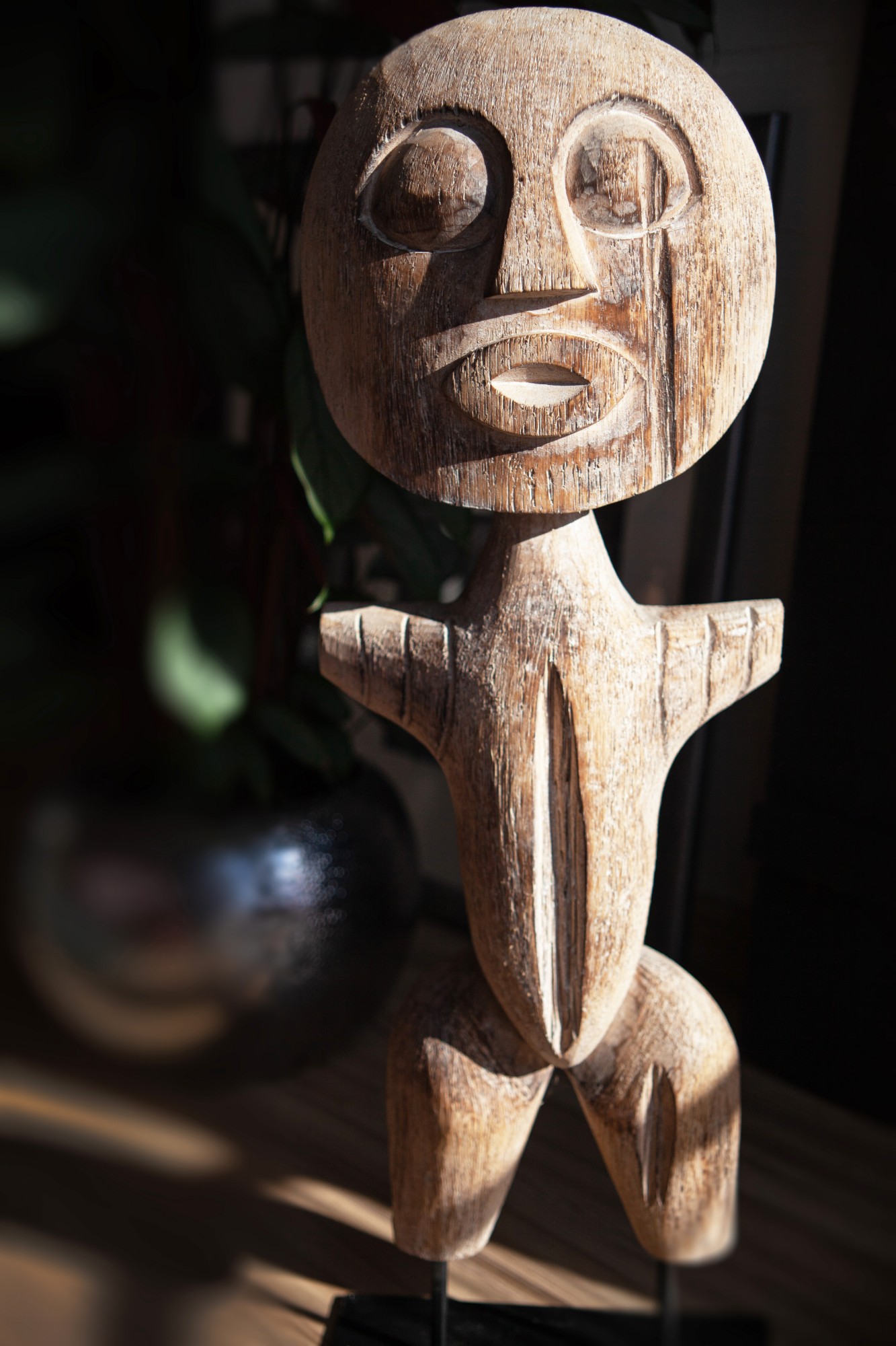 Timor-Statue aus Holz, H 67 cm, B 23 cm, L 11 cm von fischer's lagerhaus