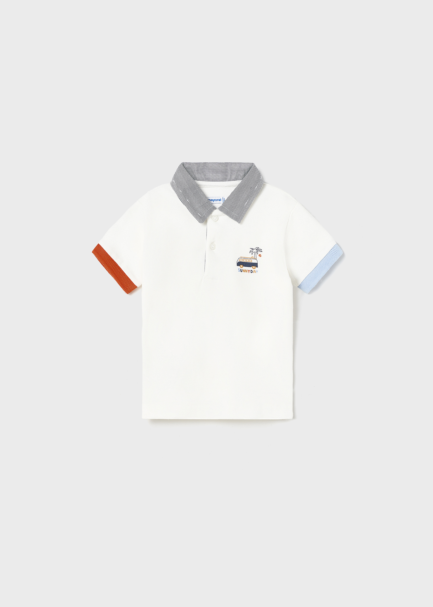 Camisa polo infantil de manga curta com estampa.