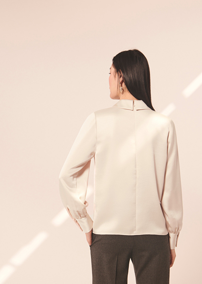 Top Tiannaécru en satin fluide