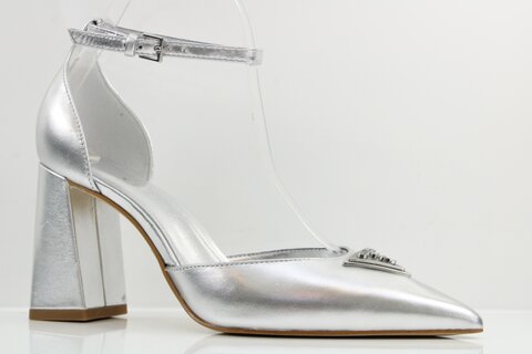 Guess Pumps