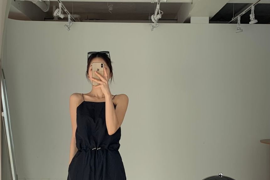 Coris - Spaghettibandjes, effen jumpsuit met open rug en strikbandjes
