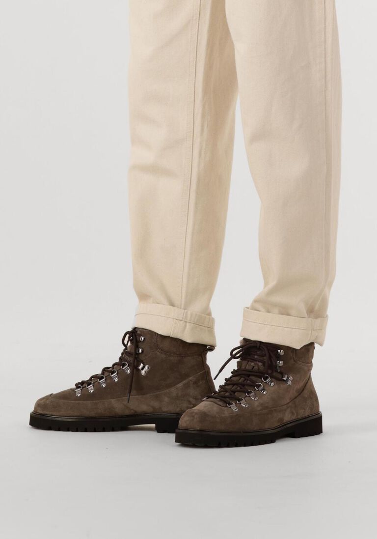grijze nubikk veterboots logan chad fur