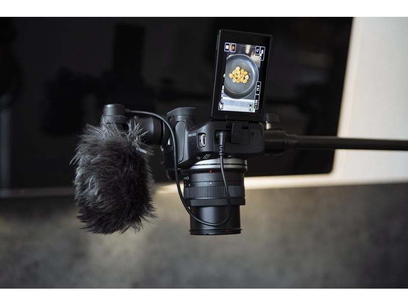 Canon Fotokamera EOS R50 Kit RF-S 18-45 Schwarz Perfekte Einstieg in die EOS R Reihe für aktive Content Creator
