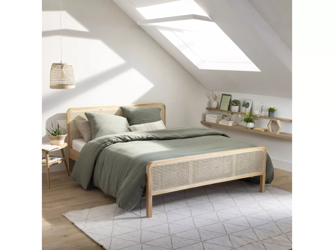 Lit adulte en pin massif avec véritable cannage 160x200 + set de 2 planches de chevet cannage