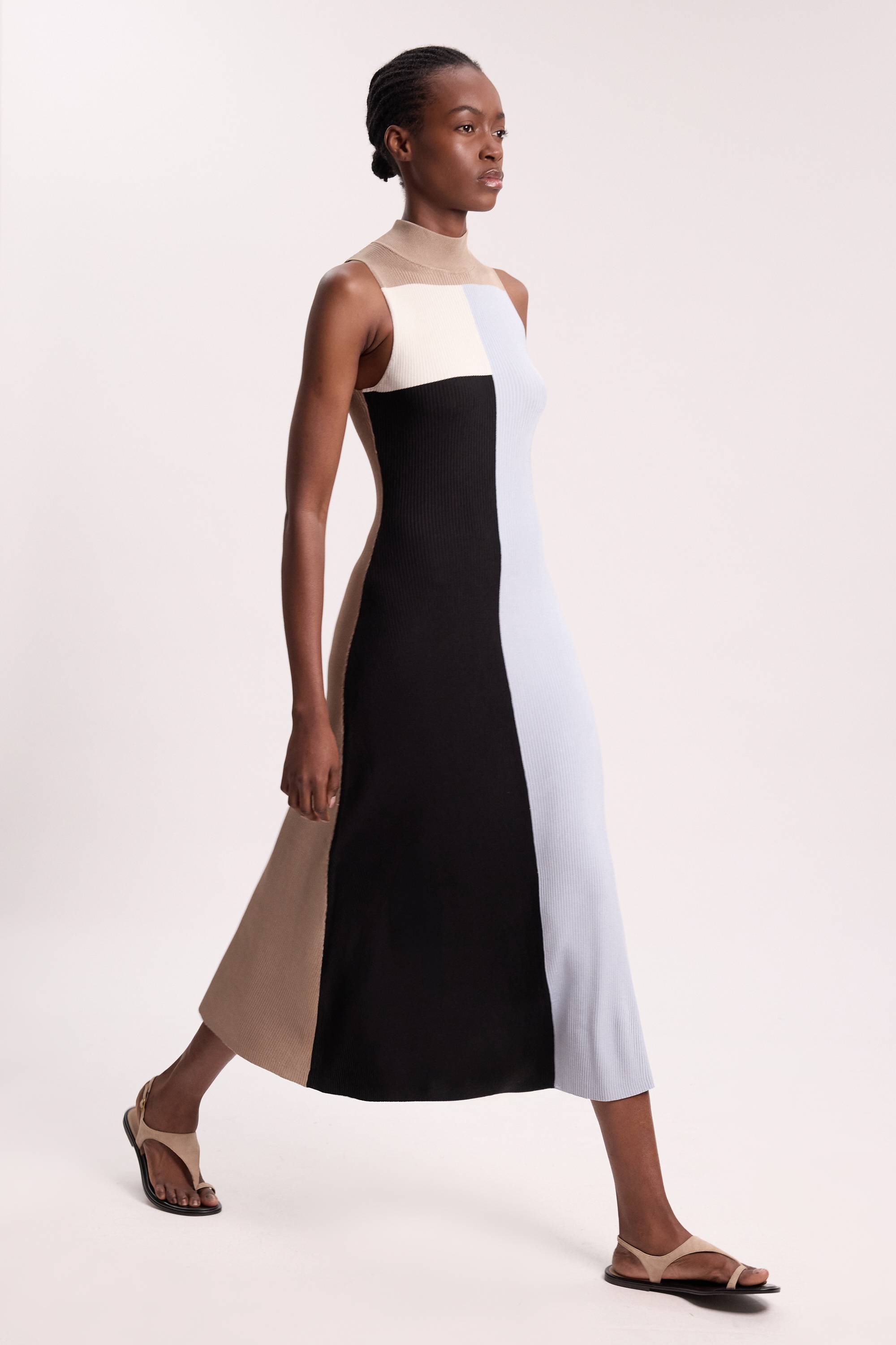 KarenMillen Robe Midi Évasée Sans Manches En Maille De Viscose Fluide À Blocs De Couleur