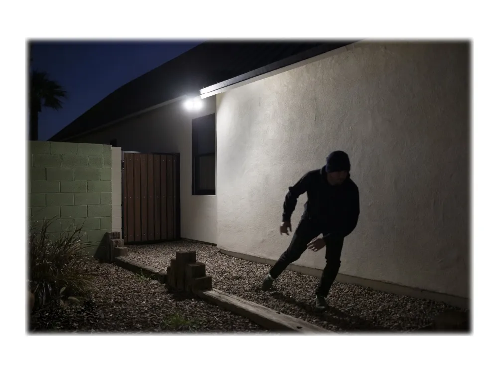 Arlo Pro 3 Floodlight Camera - Netværksovervågningskamera - indendørs, udendørs - vejrbestandig - farve (Dag/nat) - 4 MP - 2560 x 1440 - audio - trådløs - WiFi - H.265, H.264