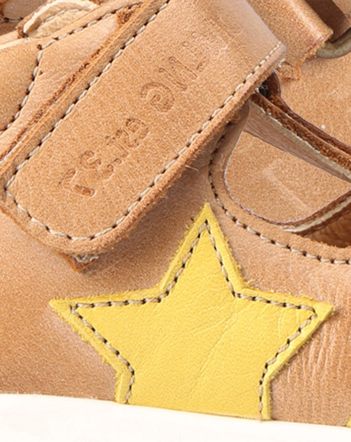 Sandalen URBI mit Zehenschutz in braun