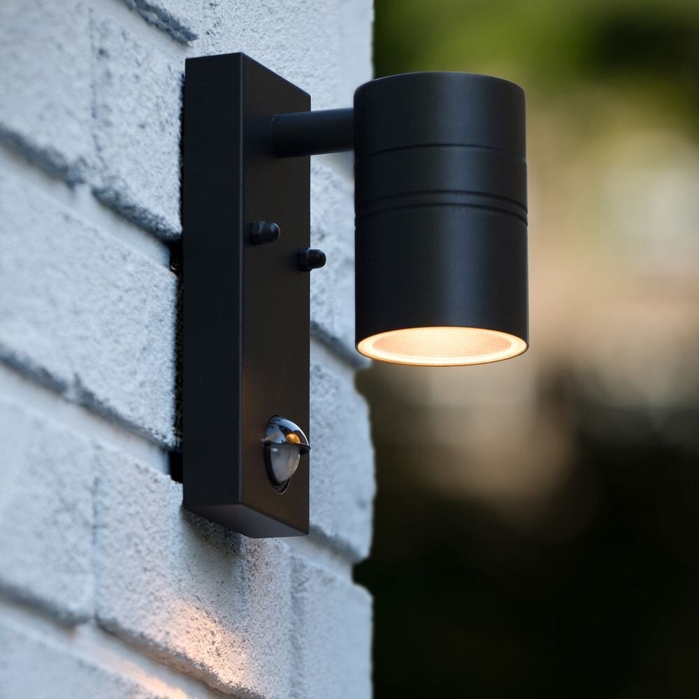 LED-buitenwandlamp Arne met één lamp, zwart, inclusief bewegingsmelder
