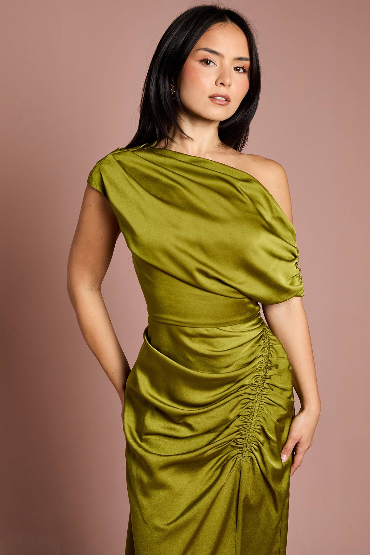 Coast Robe Midi Asymétrique à Une Épaule en Satin Froncé Petite Taille