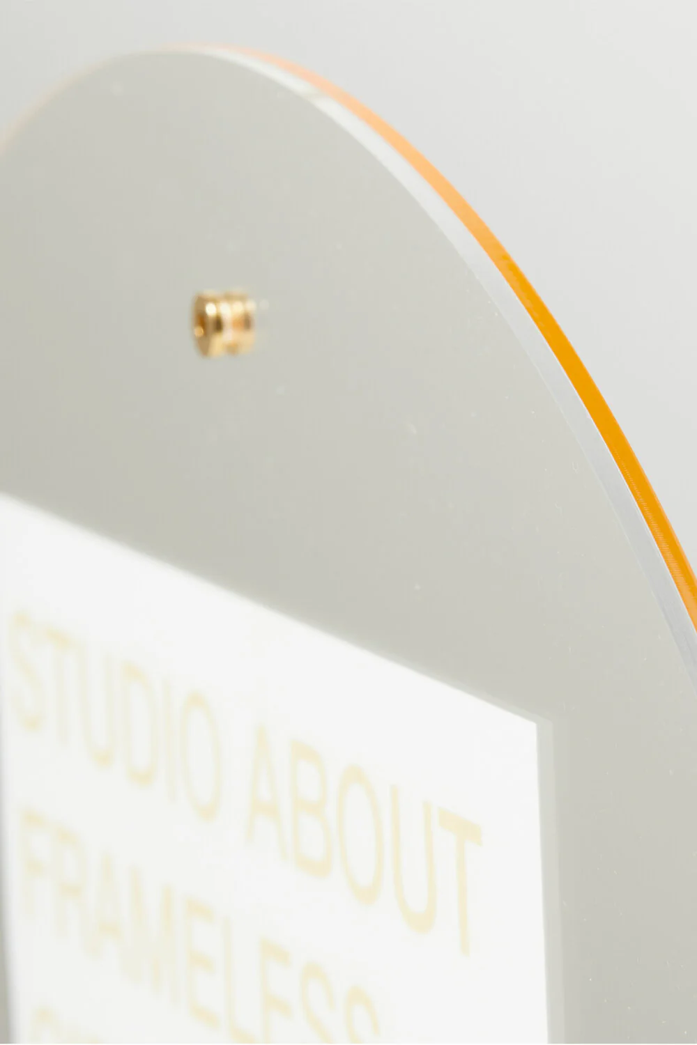 Studio About  Frameless Circle Transparent ramme, gul - A4