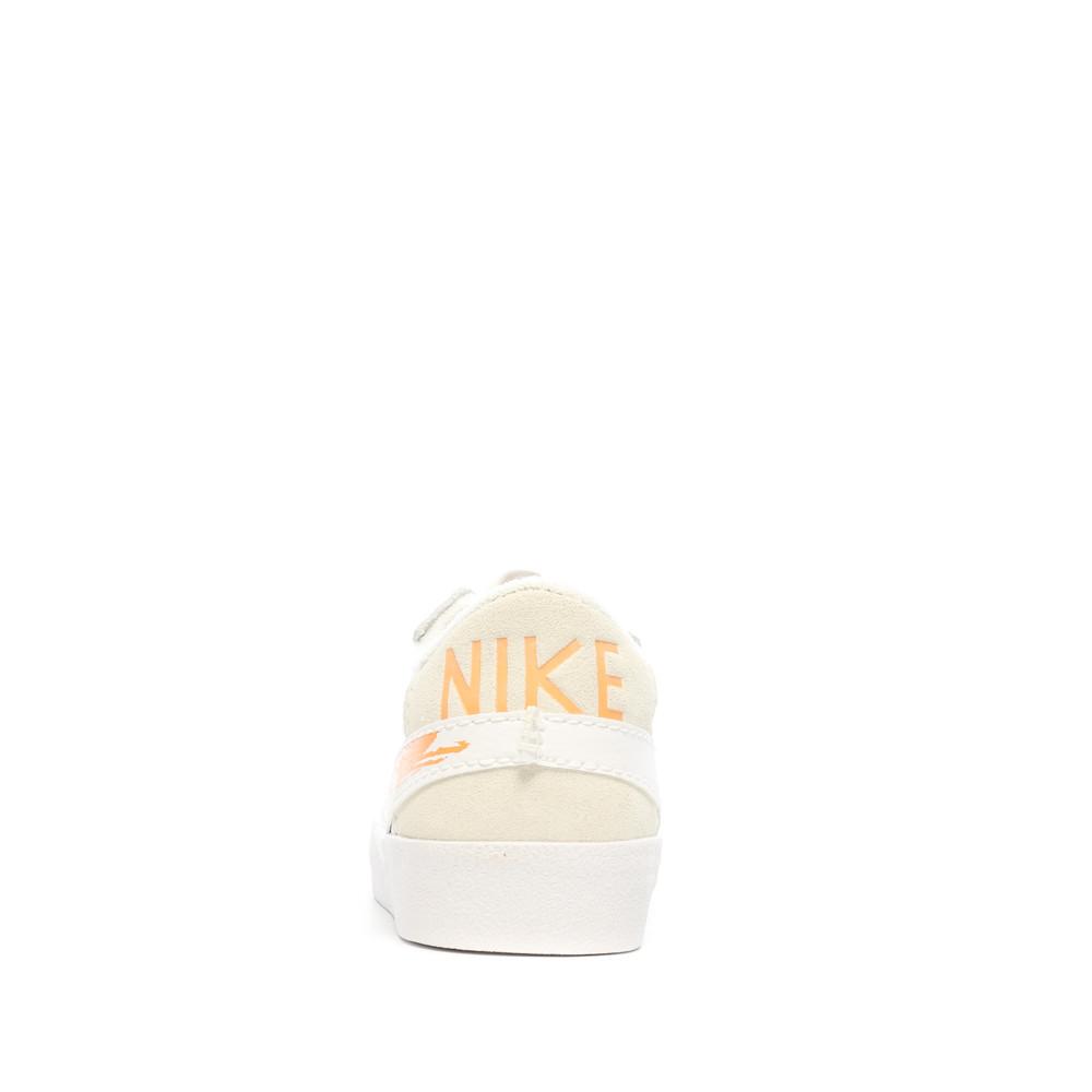 Nike Baskets Blanches/Orange Mixte Nike Blazer Low 77 Jumbo