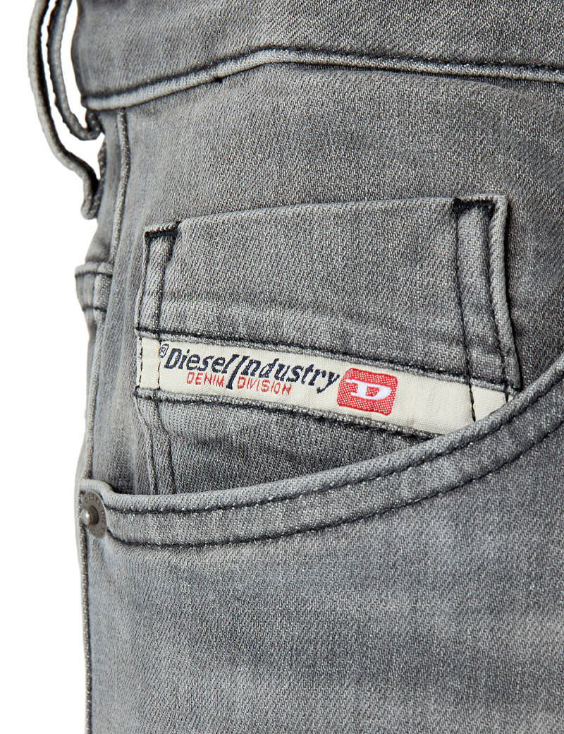 DIESEL SHORT HOMME JEAN SLIM GRIS