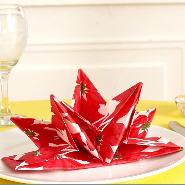 Serviettes poinsettia prépliées rouges