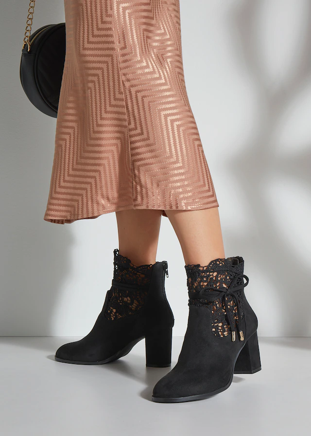 LASCANA High-Heel-Stiefelette  mit modischer Spitze und bequemen Blockabsatz, Ankle Boot, Stiefel