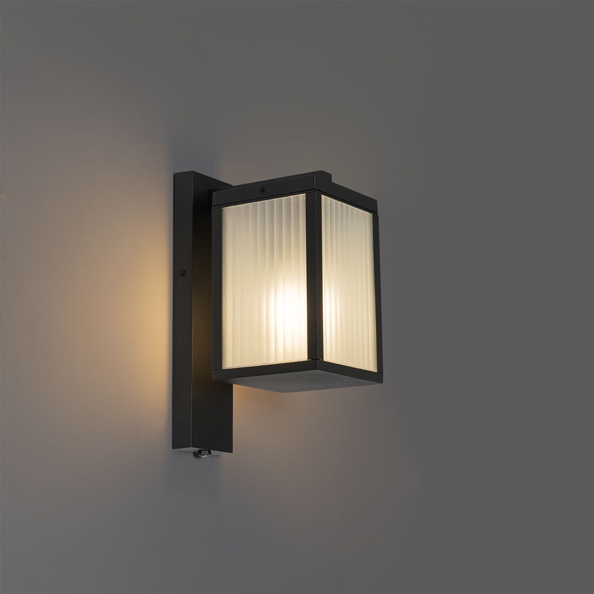 Buiten wandlantaarn zwart met ribbel glas en schemersensor - Charlois